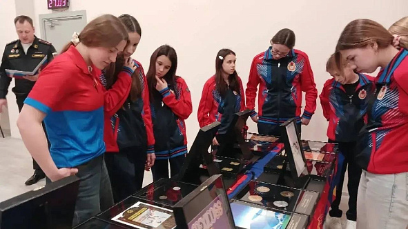 Пловцы спортшколы ЦСКА Севастополь встретились с ветеранами СВО 