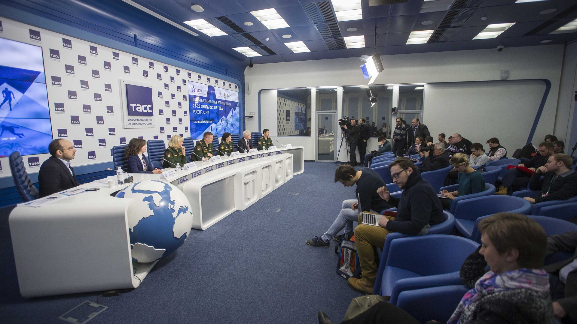 В России впервые зажжётся военно-спортивный огонь:  эстафету Сочи-2014 принимают III зимние Всемирные военные игры