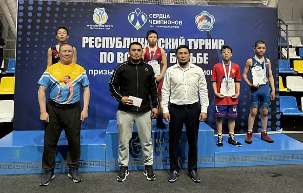 Борец спортивной школы «ЦСКА-Тыва» стал бронзовым призёром республиканского турнира