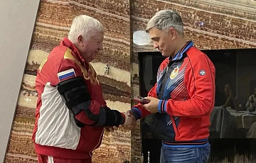 Начальник ЦСКА, полковник Артём Громов вручил медали Министерства обороны РФ