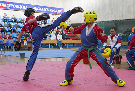 Спортивная группа по кикбоксингу