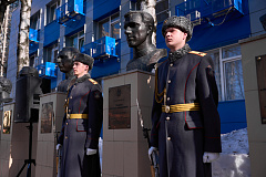 На Аллее славы ЦСКА возложили цветы к бюсту четырехкратного олимпийского чемпиона Евгения Гришина