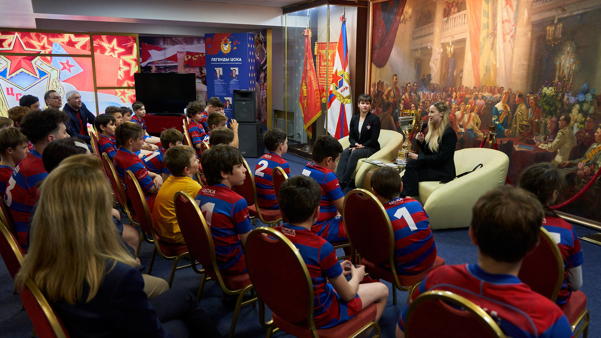 Регбистки ЦСКА передали чемпионский Кубок в Музей спортивной славы ЦСКА