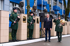 На Аллее славы ЦСКА открыли бюст легендарного лыжника Николая Зимятова