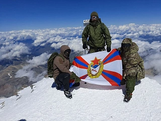 К вершине Эльбруса во имя мира.