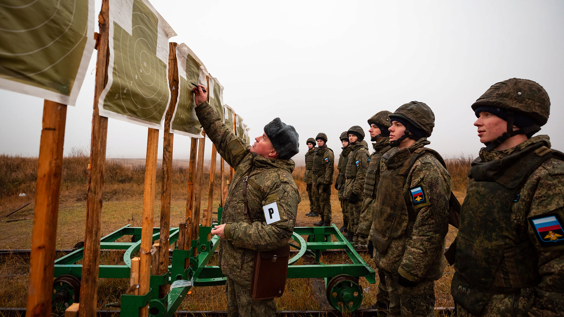 Солдаты молодого пополнения спортивной роты ЦСКА г. Самара успешно выполнили норматив по огневой подготовке из штатного оружия.