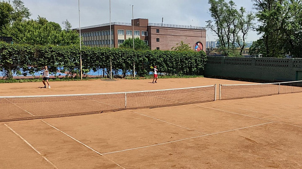 В СПОРТЦЕНТРЕ ХАБАРОВСКОГО ФИЛИАЛА ЦСКА ПРОШЕЛ ВЕТЕРАНСКИЙ ТУРНИР ПО ТЕННИСУ