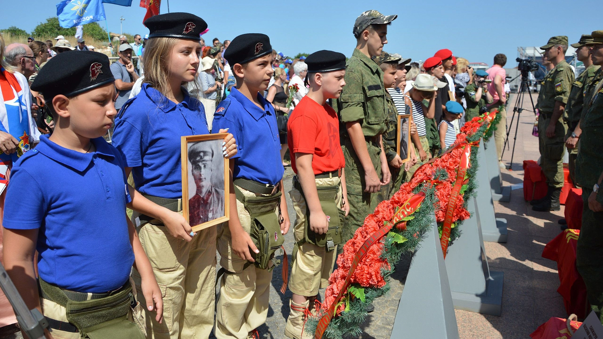 Юнармейцы приняли участие в торжественных мероприятиях посвященных 75-й годовщине окончания второй обороны Севастополя