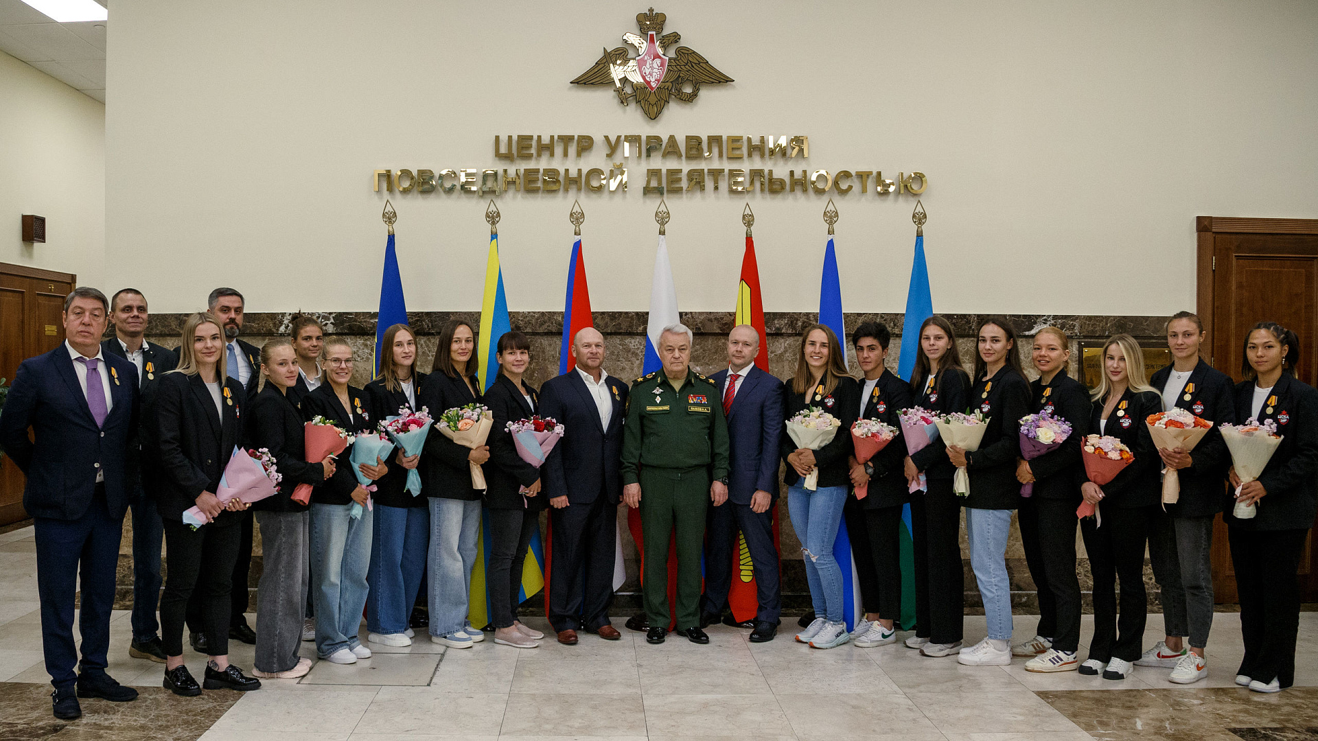 Заместитель Министра обороны Николай Панков поздравил женскую команду регби-клуба ЦСКА с победой в чемпионате России