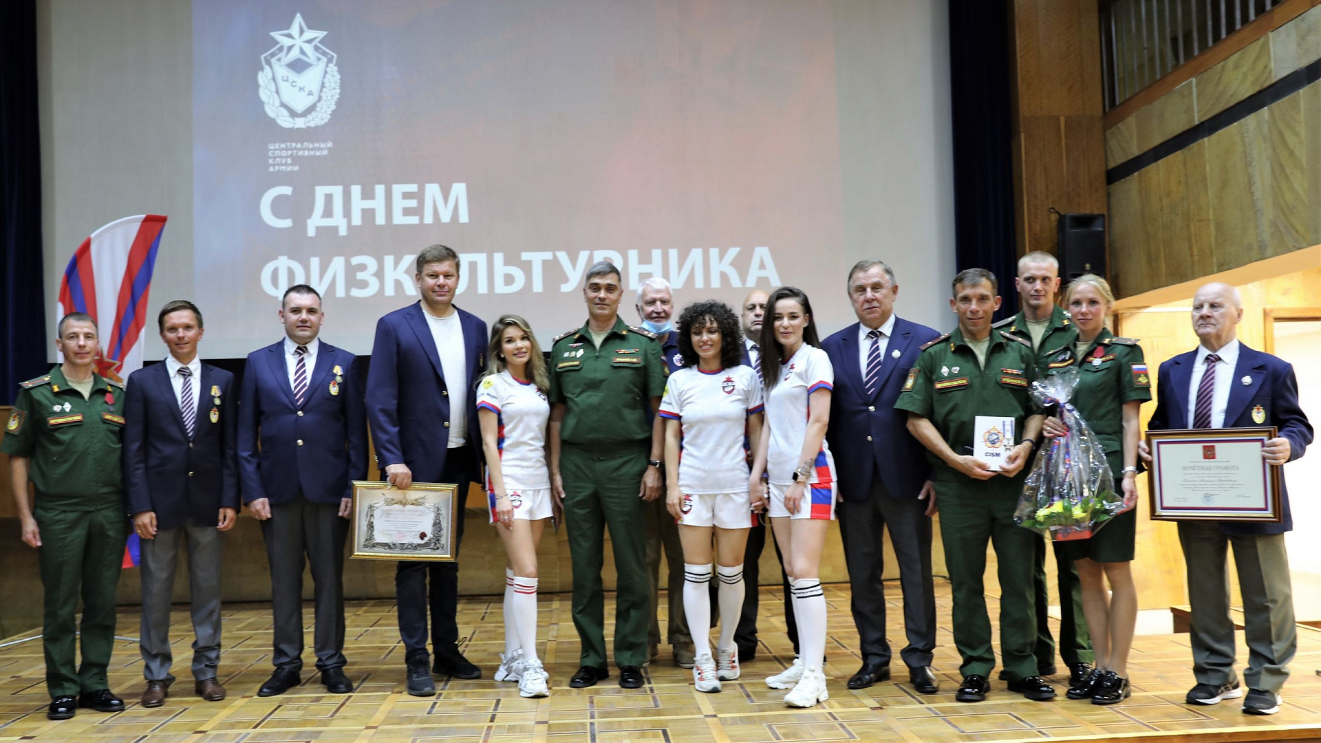 «Продолжаем совершенствоваться»: Начальник ЦСКА Артем Громов поздравил армейский коллектив с Днем физкультурника