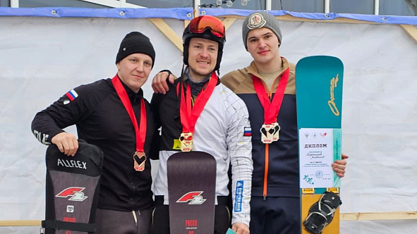 ДМИТРИЙ ЛОГИНОВ ЗАВОЕВАЛ ДВЕ ЗОЛОТЫХ МЕДАЛИ ЭТАПА КУБКА РОССИИ ПО СНОУБОРДУ