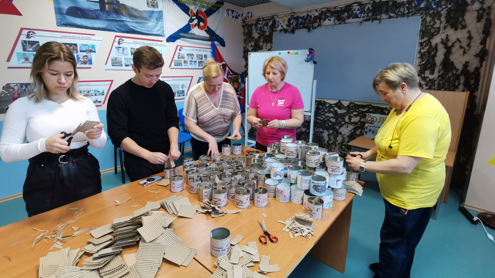 Сотрудники СОК (г. Вилючинск) филиала ЦСКА/Хабаровск изготовили более 120 блиндажных свечей для отправки в зону СВО