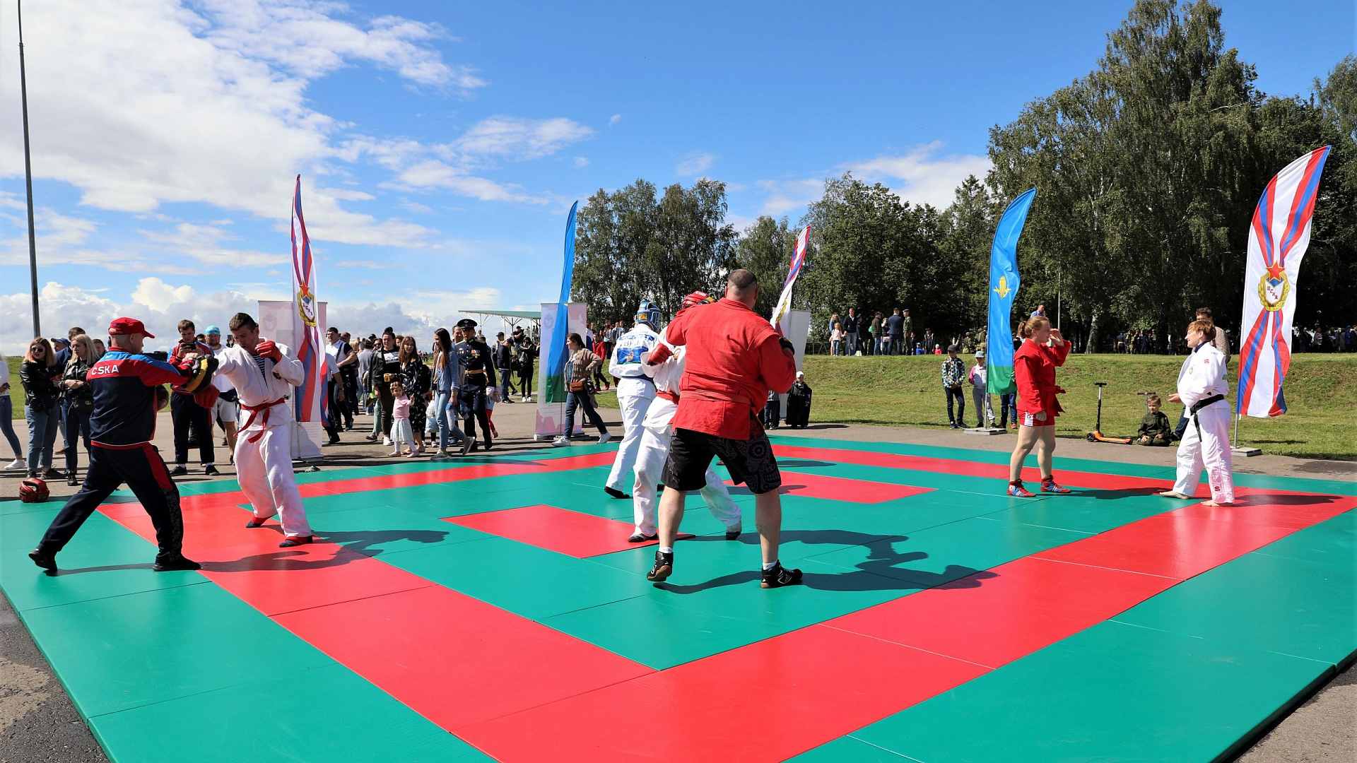 Спортсмены и тренеры армейского Клуба провели мастер-классы в Алабино в рамках празднования 90-летия ВДВ