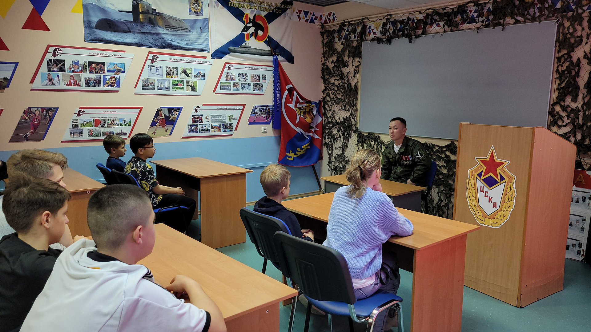 В СК «Океан» (г. Вилючинск) филиала ЦСКА/Хабаровск воспитанники СШ (ОРК) встретились с героем СВО Владимиром Цыреновым