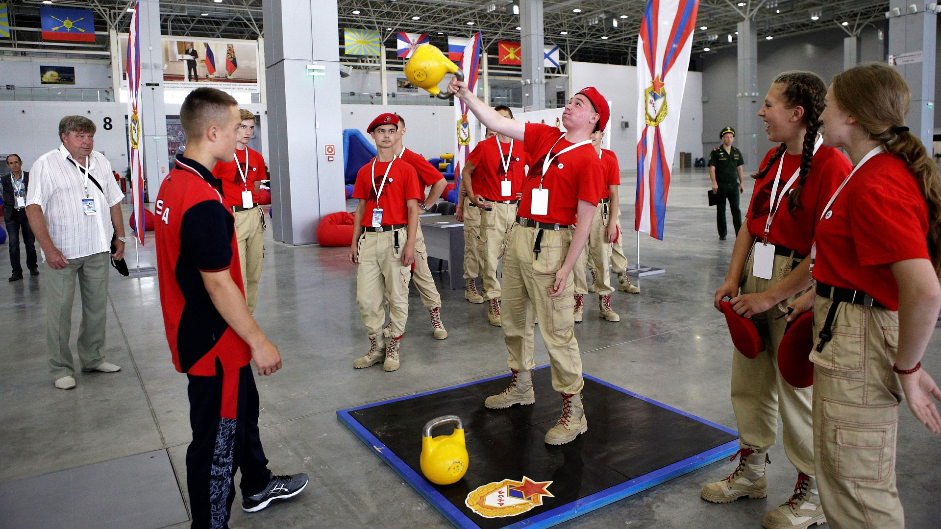 Тренеры и спортсмены армейского клуба провели мастер-классы для школьников-патриотов