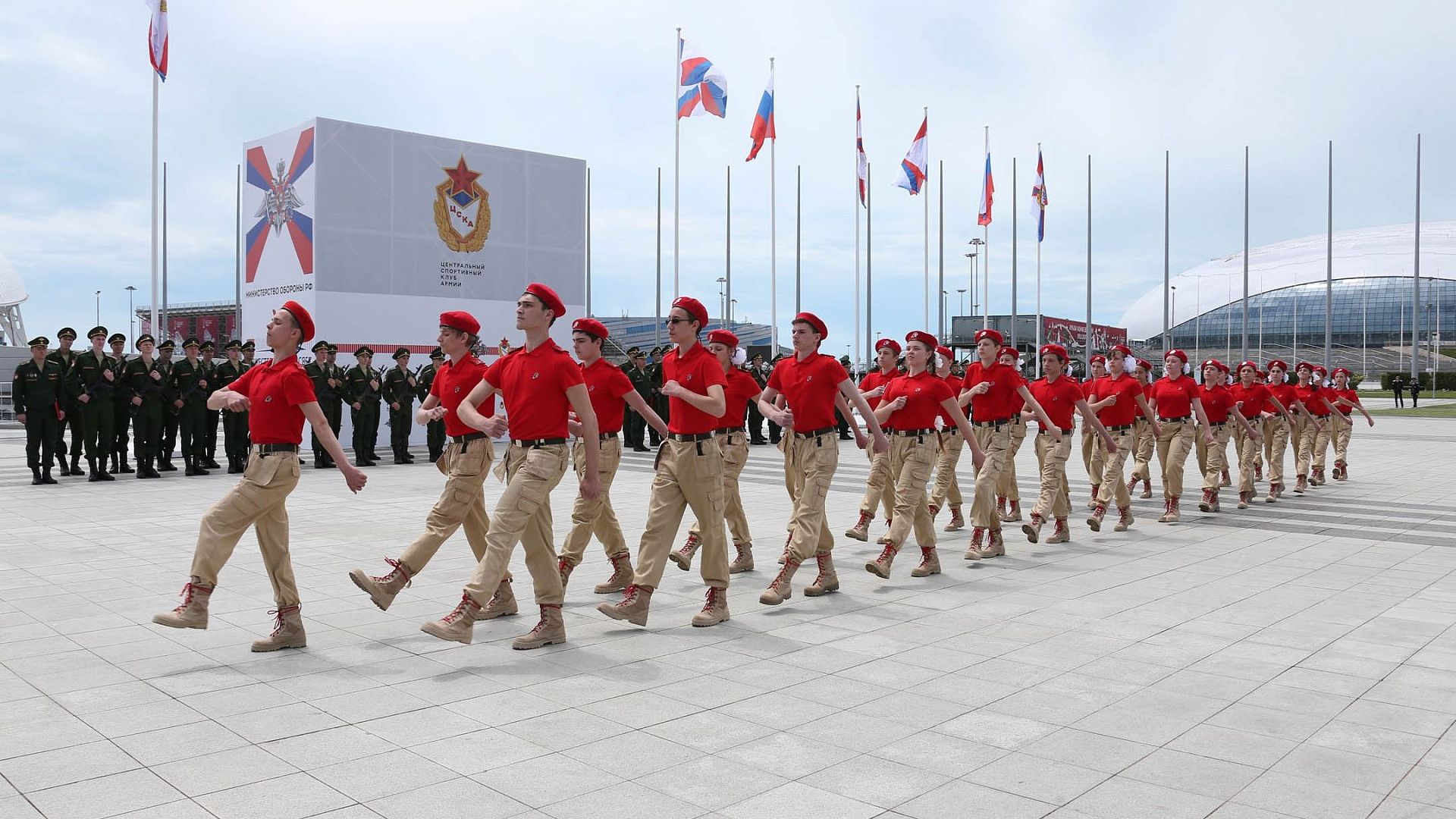 28 школьников вместе с новобранцами спортрот ЦСКА присягнули на верность Отечеству