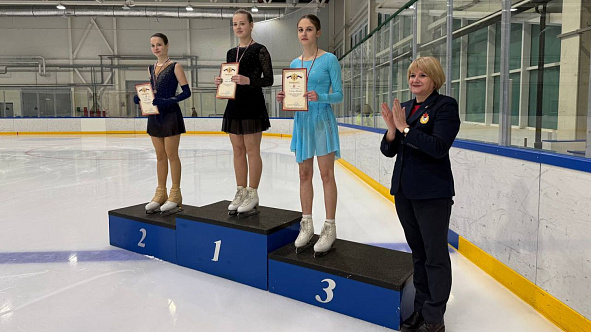 10 медалей завоевали воспитанники севастопольской спортшколы на соревнованиях по фигурному катанию
