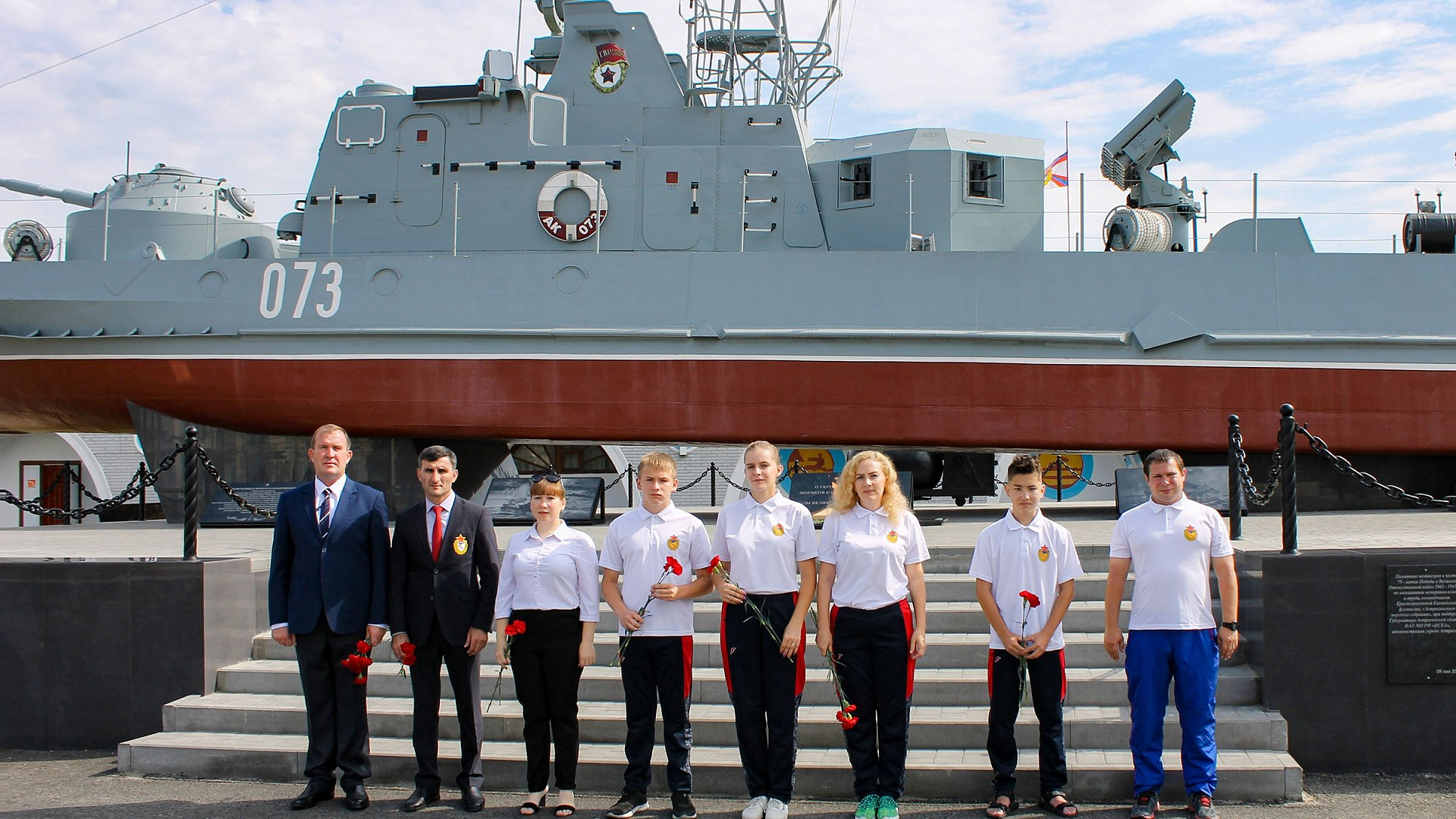 В Астрахани склонили головы в память о Героях