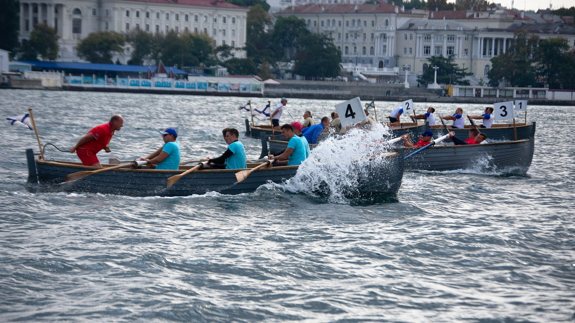 В Севастополе стартовали Чемпионаты ВС РФ по гребле на ялах и гребно-парусному двоеборью
