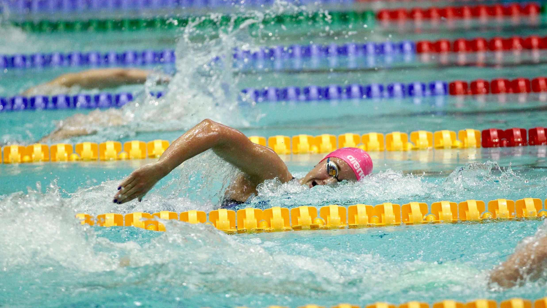 Армейская спортсменка Арина Опёнышева – чемпионка России по плаванию!