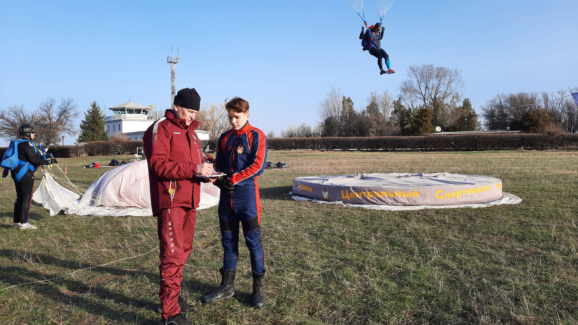 Парашютист спортивной команды ЦСКА/Самара Матвей Силаев впервые участвует в тренировочных сборах команды Вооруженных Сил РФ в Киргизии