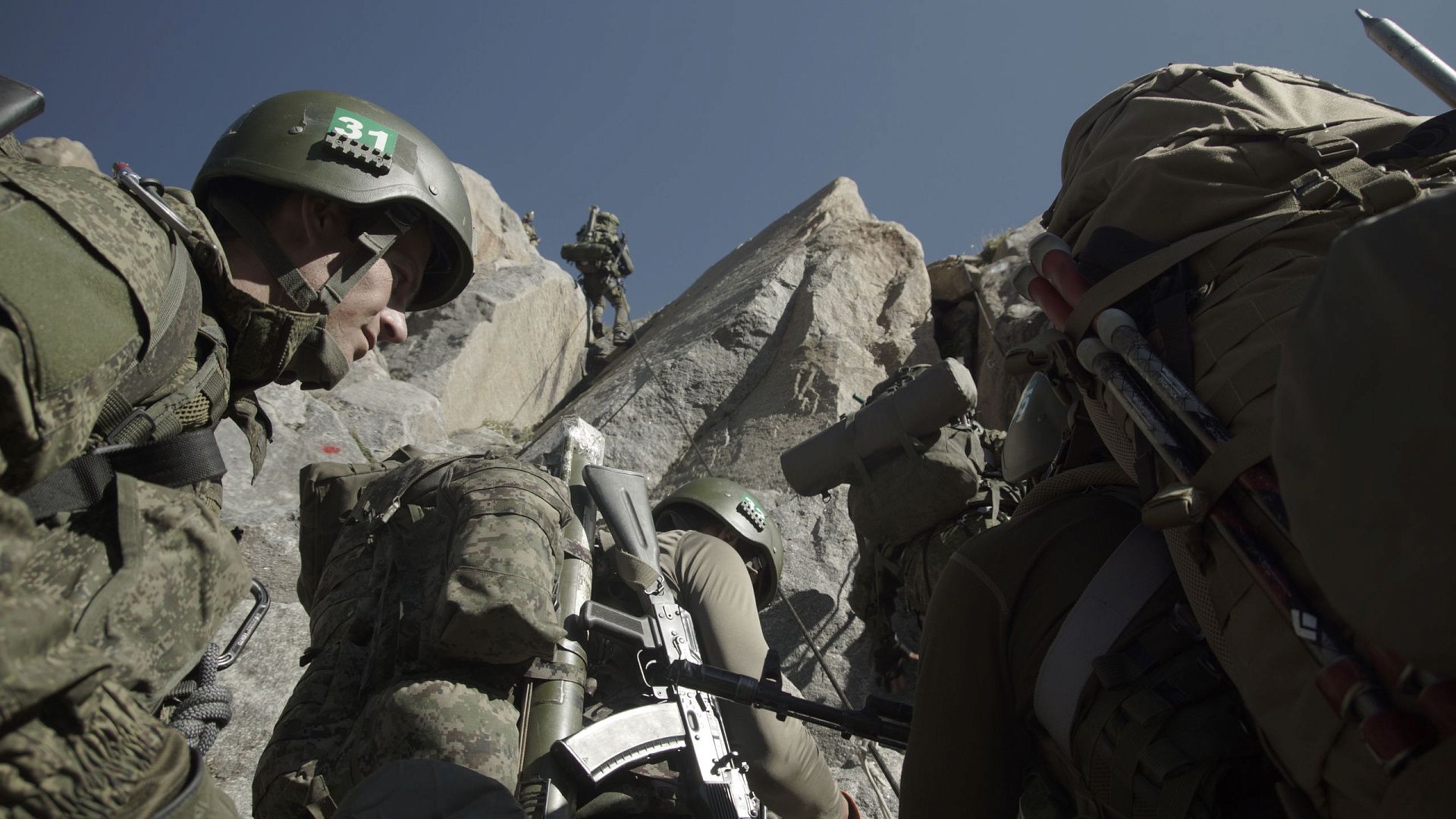 Российские военнослужащие первыми взошли на Эльбрус и стали победителями Международного конкурса «Эльбрусское кольцо-2016»