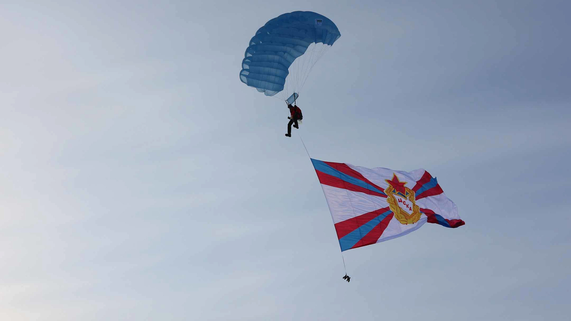Парашютисты ЦСКА победили даже непогоду на Северном полюсе