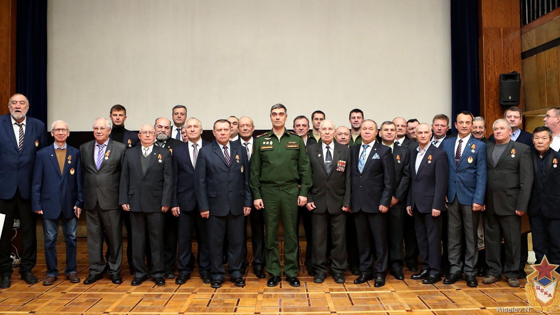 Начальник ЦСКА полковник Артем Громов поздравил армейский коллектив с наступающим Днем защитника Отечества