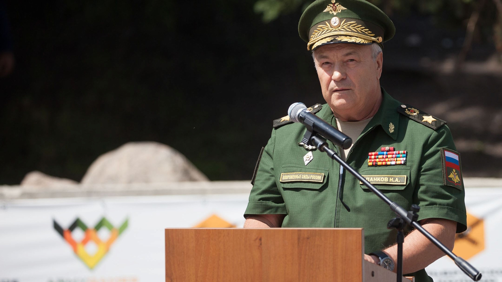 Заместитель министра обороны РФ Николай Панков вручил российским военнослужащим награды за победу в Международном конкурсе «Эльбрусское кольцо»