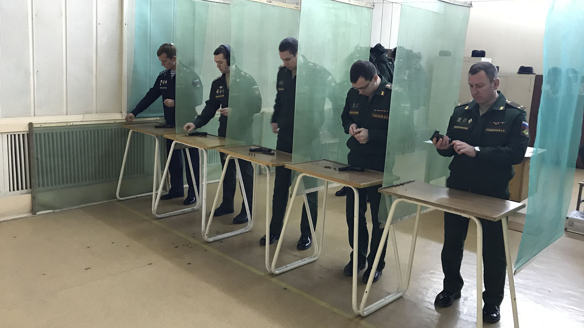 Занятие по огневой подготовке с начальниками спортивных команд и офицерами спортивных рот ЦСКА прошло в стрелковом тире армейского Клуба