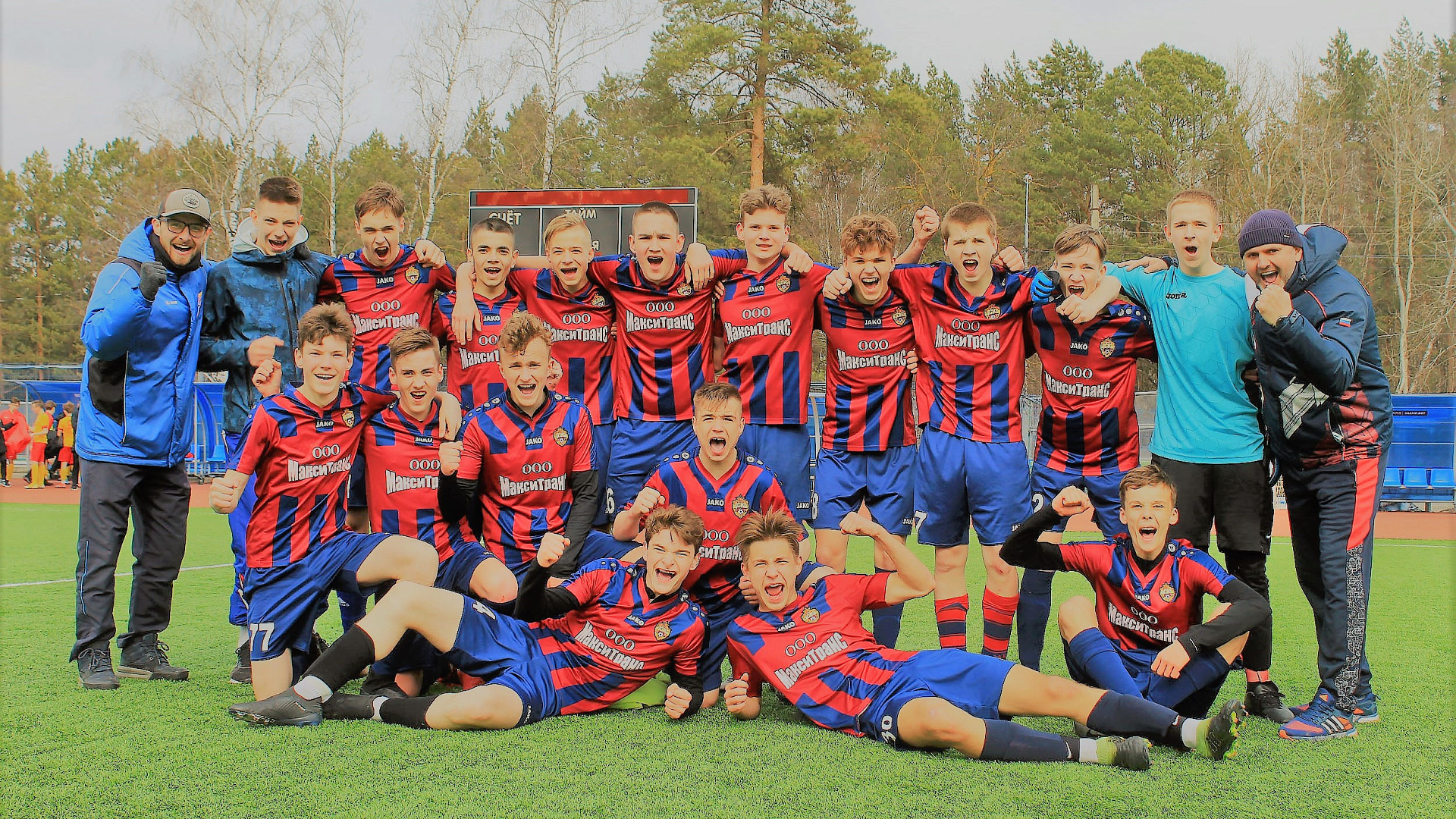 «Золото» турнира посвящённого Дню космонавтики в Калуге взяла армейская футбольная команда из Смоленска