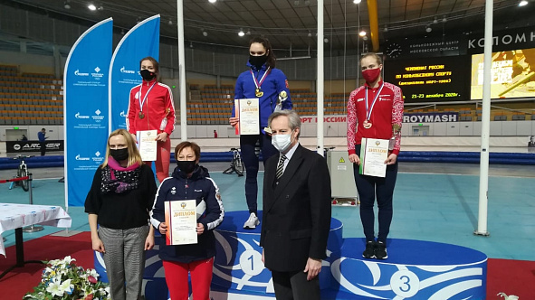 Софья Просвирнова (ЦСКА) победила на чемпионате России по шорт-треку в многоборье Евгения Захарова – третья