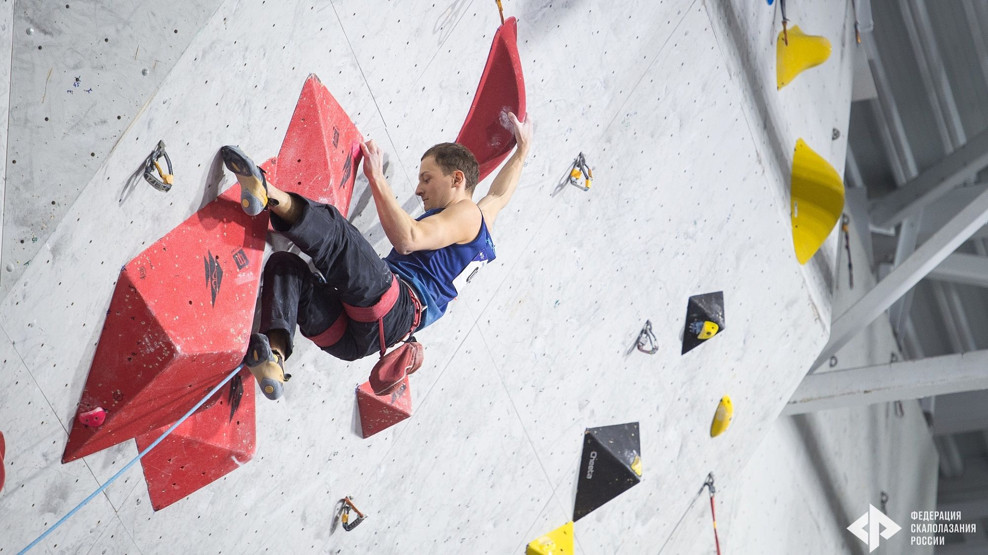 Скалолаз ЦСКА Дмитрий Факирьянов – победитель финала Кубка России в трудности Виктория Мешкова – вторая