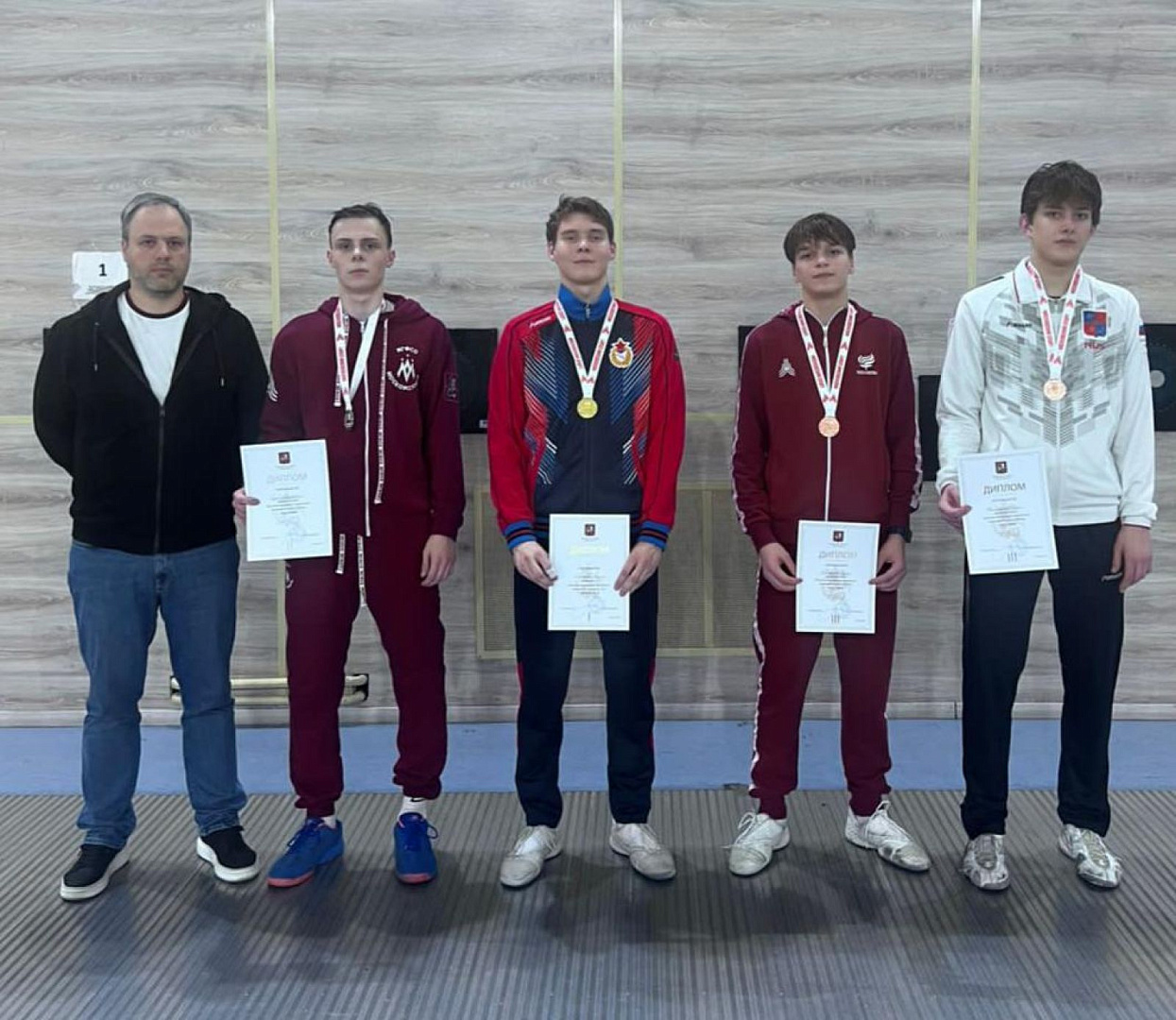 Армейцы заняли первое место на первенстве Москвы по фехтованию