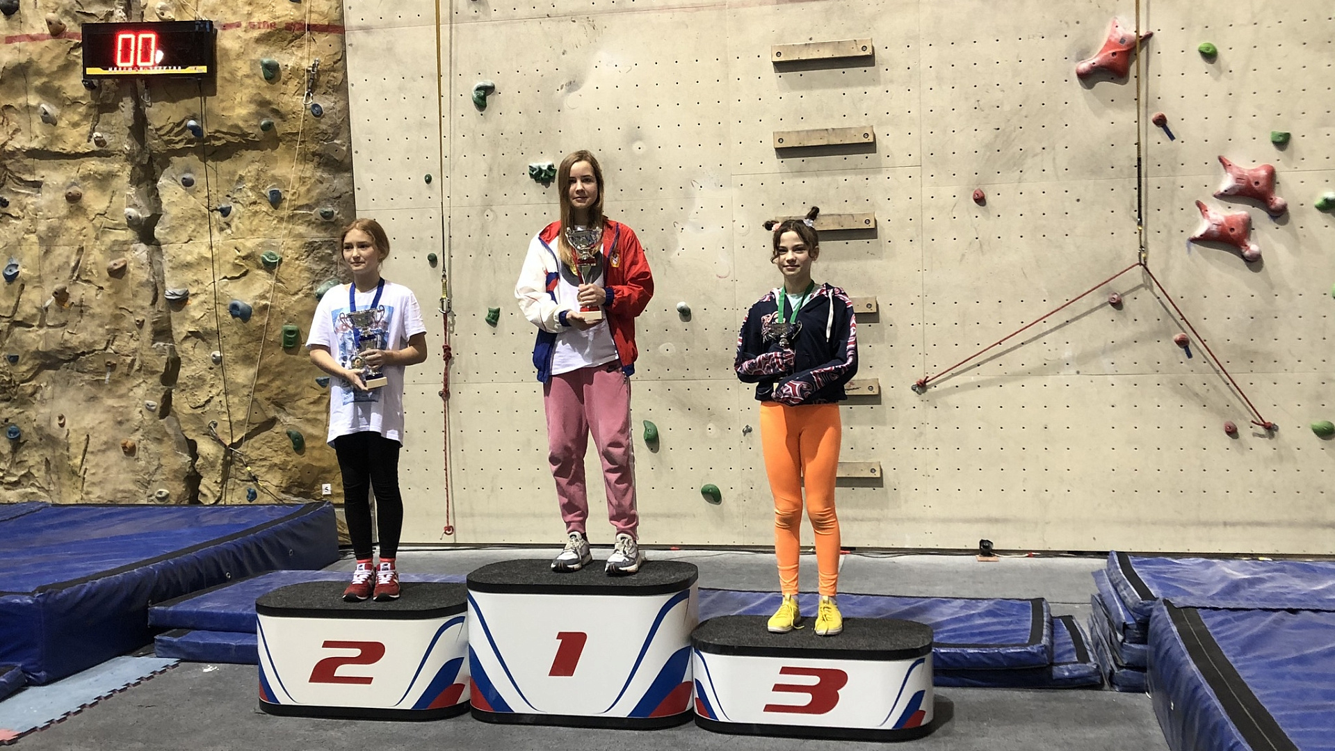 Воспитанники СШ ЦСКА по скалолазанию показали отличные результаты на открытом Первенстве школы