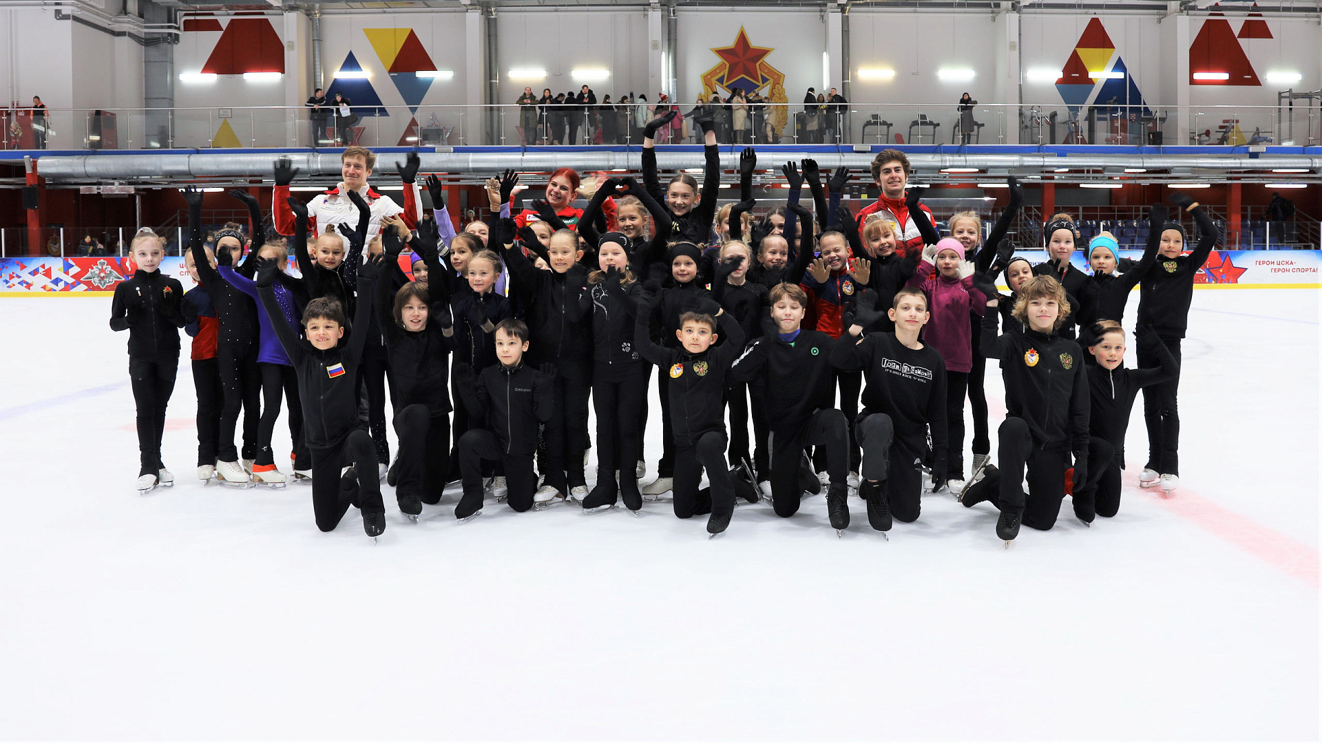 Армейские фигуристы Марк Кондратюк Александр Самарин и Александра Трусова провели мастер-класс в рамках «Дня открытых дверей» СШОР по фигурному катанию на коньках им. С.А. Жука