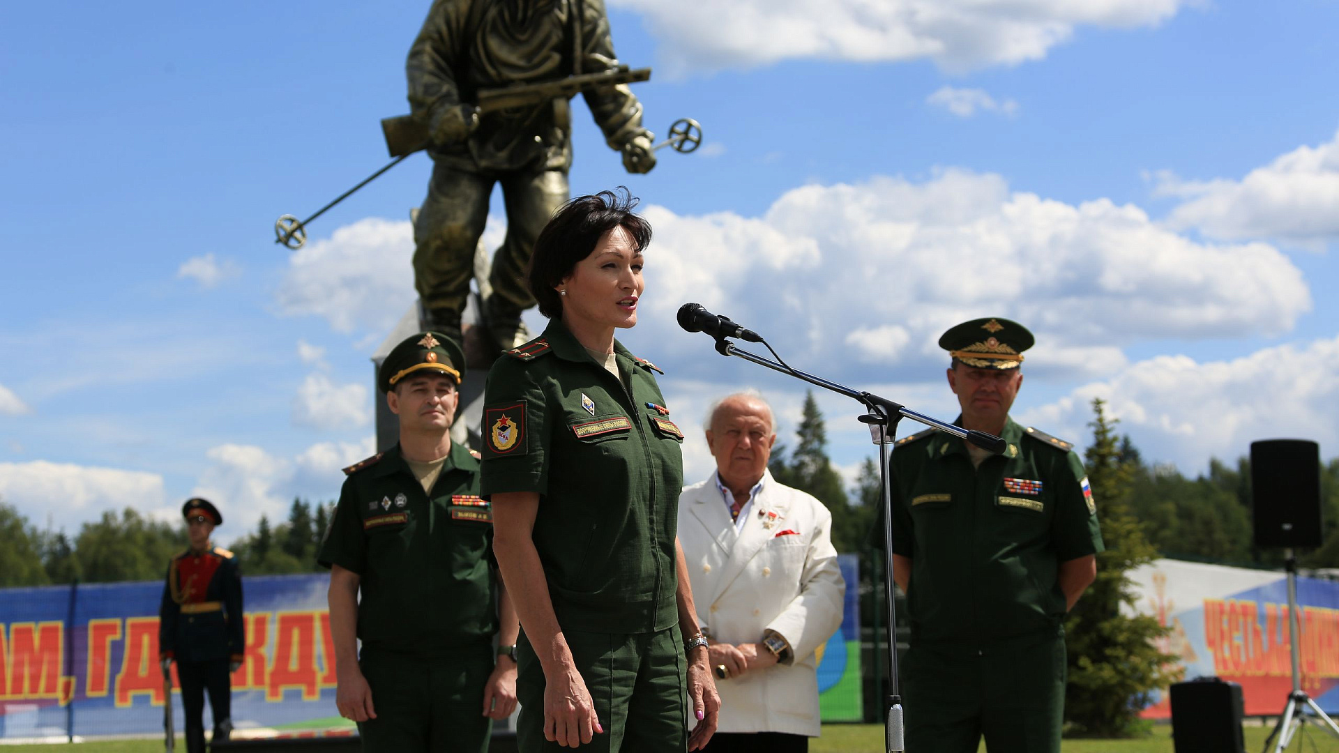 Делегация ЦСКА приняла участие в церемонии открытия скульптуры «Воин-лыжник» в Парке «Патриот»