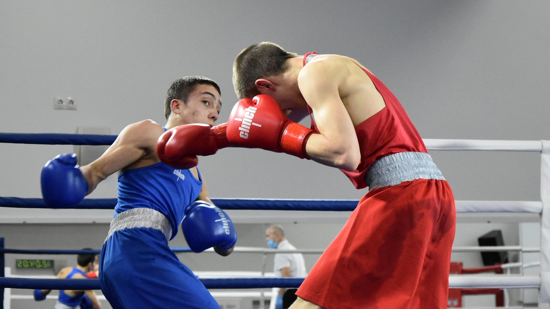Спор на ринге не решился: боксёр спортроты ЦСКА г. Самара Тимур Фаррахов показал достойный бой в финале юниорской Спартакиады ПФО