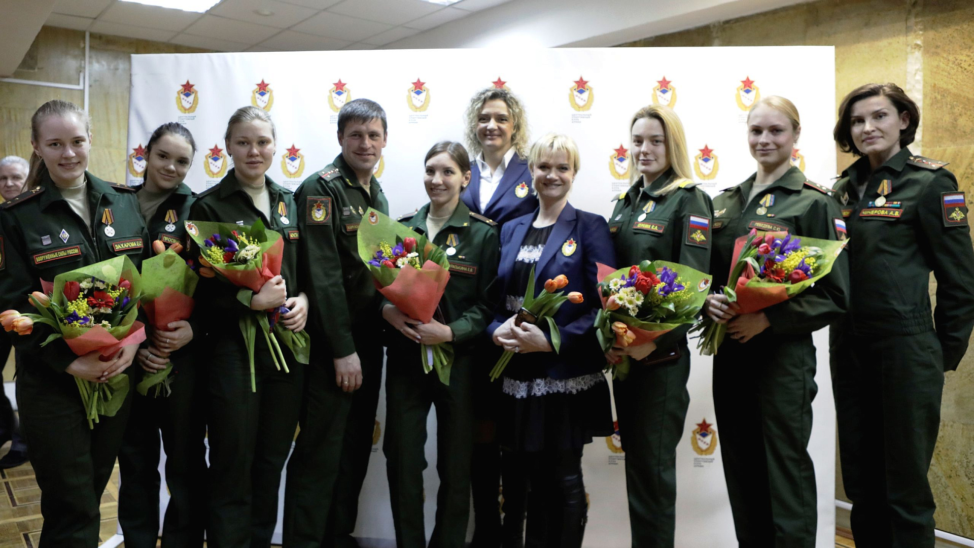 Начальник ЦСКА полковник Артем Громов поздравил женский коллектив ЦСКА с наступающим Международным женским днем