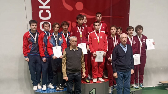 Армейские спортсмены успешно выступили на первенстве Москвы по фехтованию