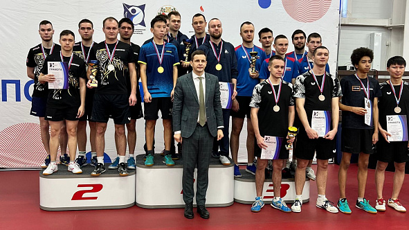 В КОМАНДНОМ ЗАЧЁТЕ ЧЕМПИОНАТА СИБИРИ ПО НАСТОЛЬНОМУ ТЕННИСУ РЯДОВОЙ СПОРТИВНОЙ РОТЫ ЦСКА/САМАРА ЗАВОЕВАЛ СЕРЕБРЯНУЮ МЕДАЛЬ