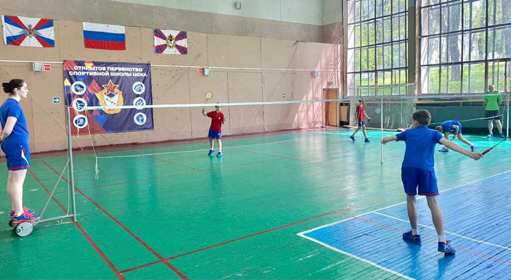 Спортивная группа по бадминтону в спортивном центре (ЦСК ВМФ им. Адмирала флота Советского Союза С.Г.Горшкова)