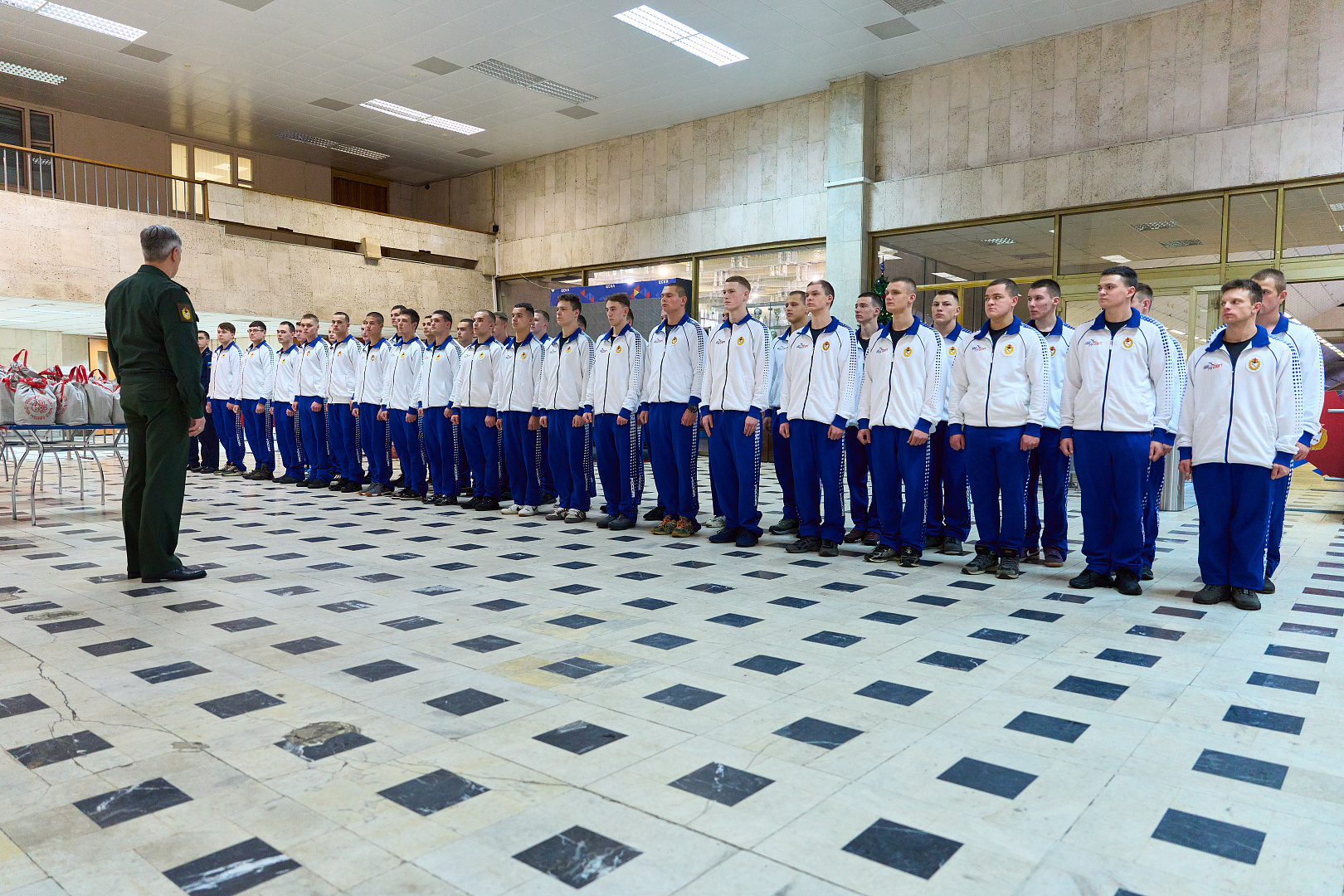 Начальник ЦСКА Артем Громов поздравил военнослужащих спортивной роты