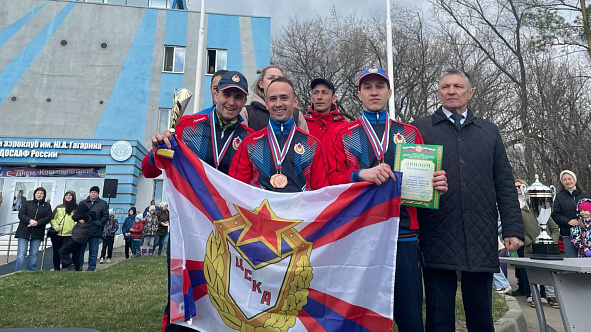 Парашютисты спортивной команды «ЦСКА-Самара» завоевали медали всероссийских соревнований посвященных 64-летию со дня полета в космос Юрия Гагарина