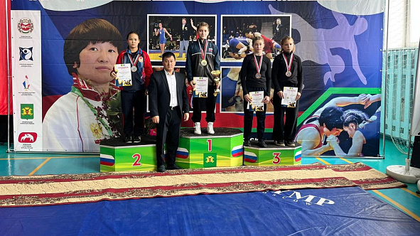 Пять медалей добавили в копилку армейского клуба борцы спортивной школы «ЦСКА-Тыва»