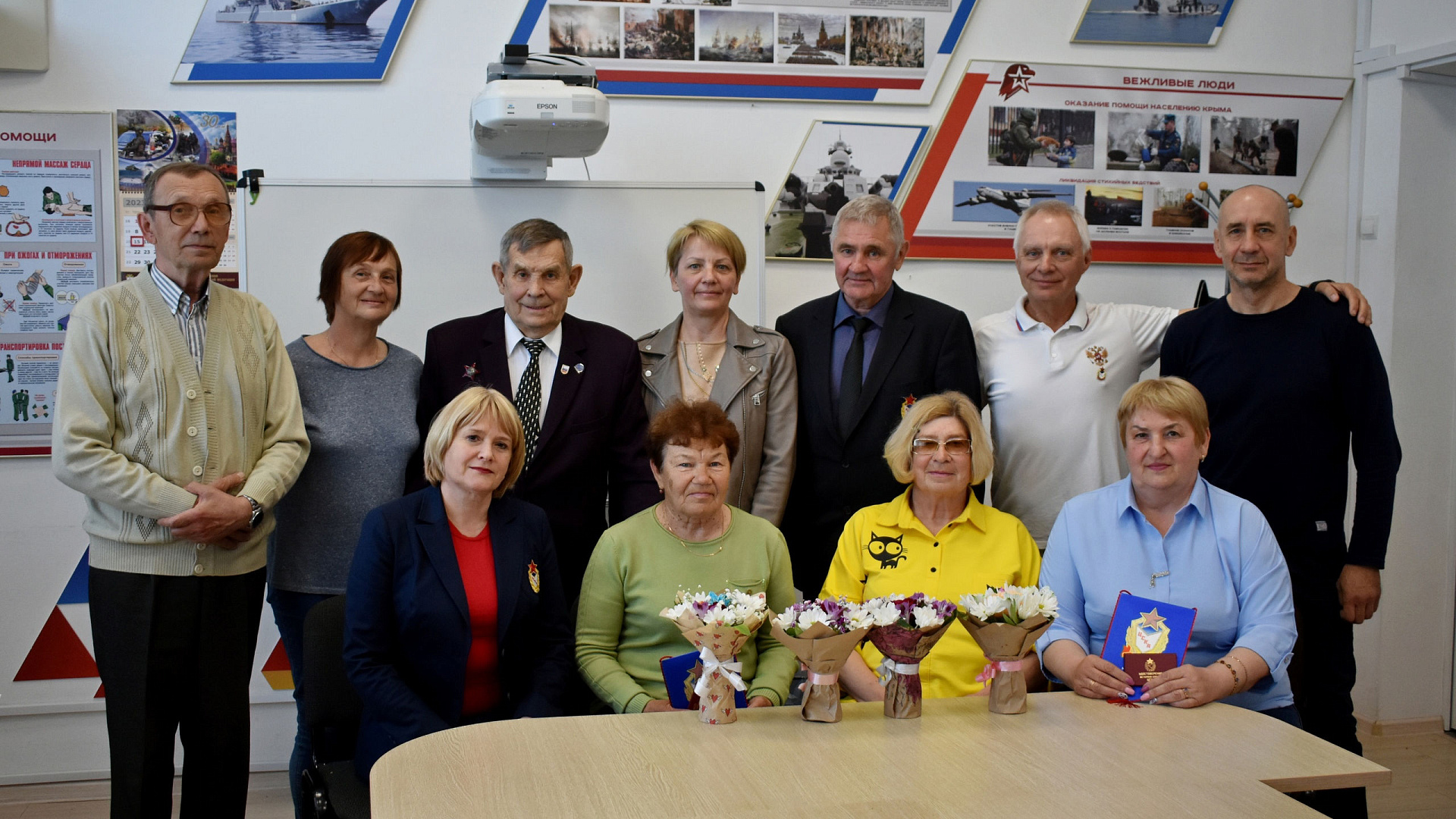 Восьмерым ветеранам спорта ЦСКА (г. Севастополь) вручили членские удостоверения и значки