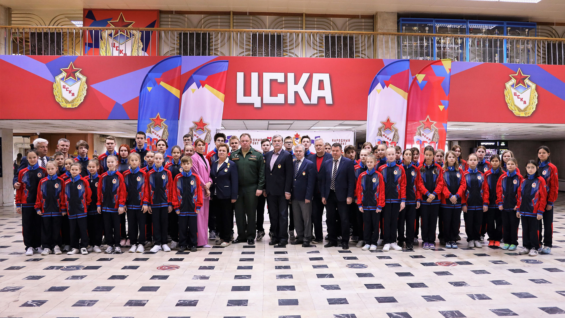 «Щит добра»: для мирных жителей Луганска и Мариуполя отправили более 35 тонн гуманитарной помощи