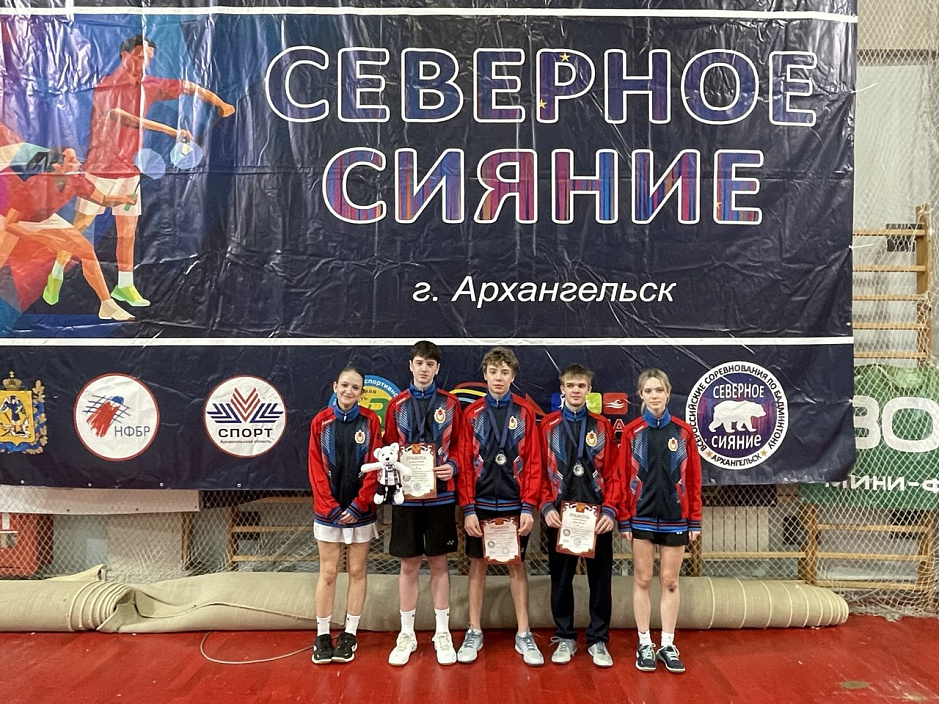 Спортсмены ЦСКА успешно выступили на всероссийских юниорских и юношеских соревнованиях по бадминтону