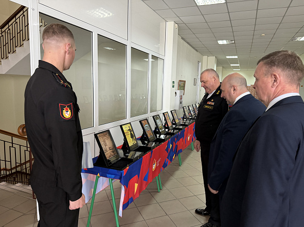 В Черноморском высшем военно-морском училище им. П. С. Нахимова прошла выставка олимпийских медалей 