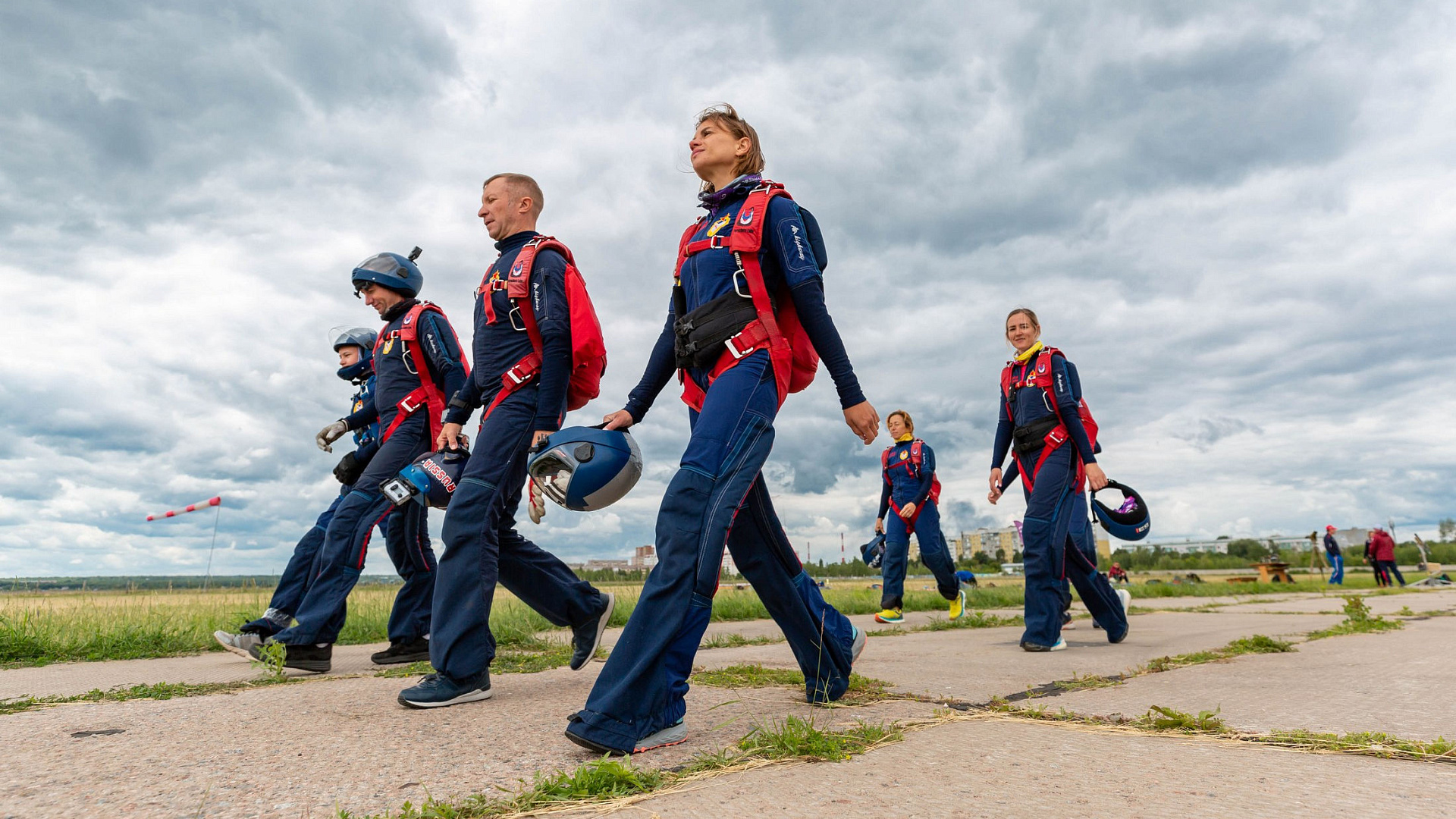 Спортсмены сборных ВС РФ и ЦСКА по парашютному спорту провели мастер-класс для школьников в Аэроклубе ЦСКА/Самара